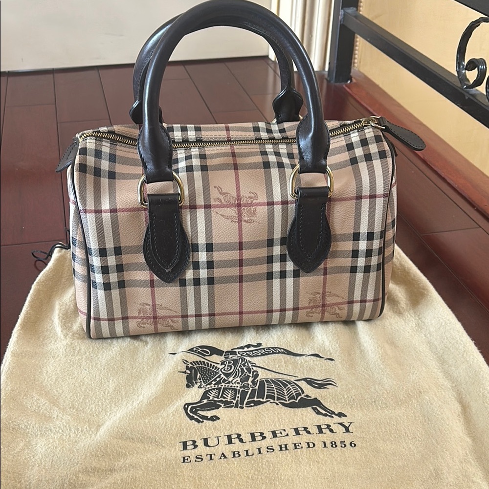 Burberry Checkered Handbag - Beige and Black